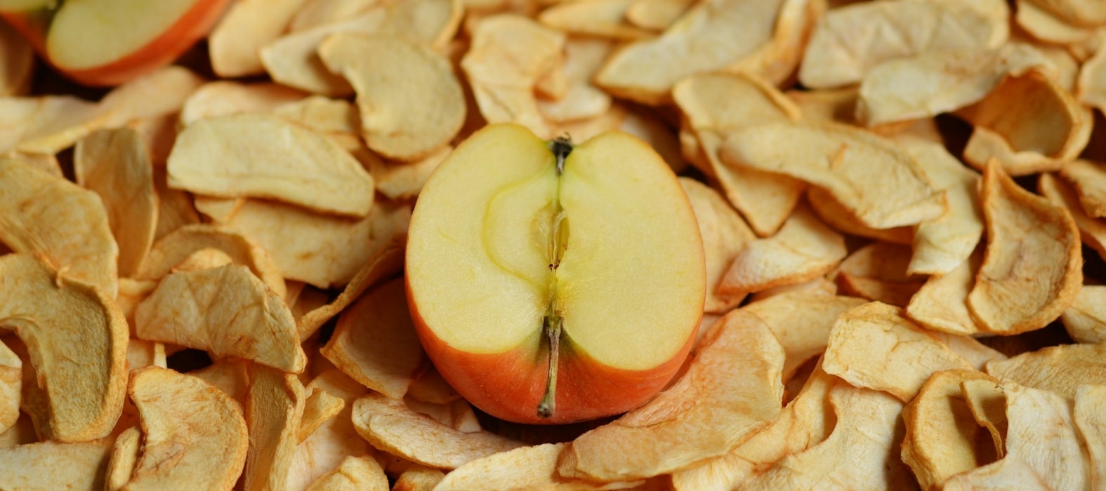 Das Trocknen von im Garten geerntetem Obst
