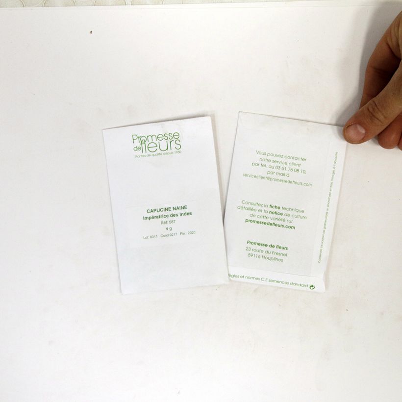 Beispiel eines Exemplars von Niedrige Kapuzinerkresse Impératrice des Indes die Tüte mit 25 Samen ungefähr (4g) wie geliefert