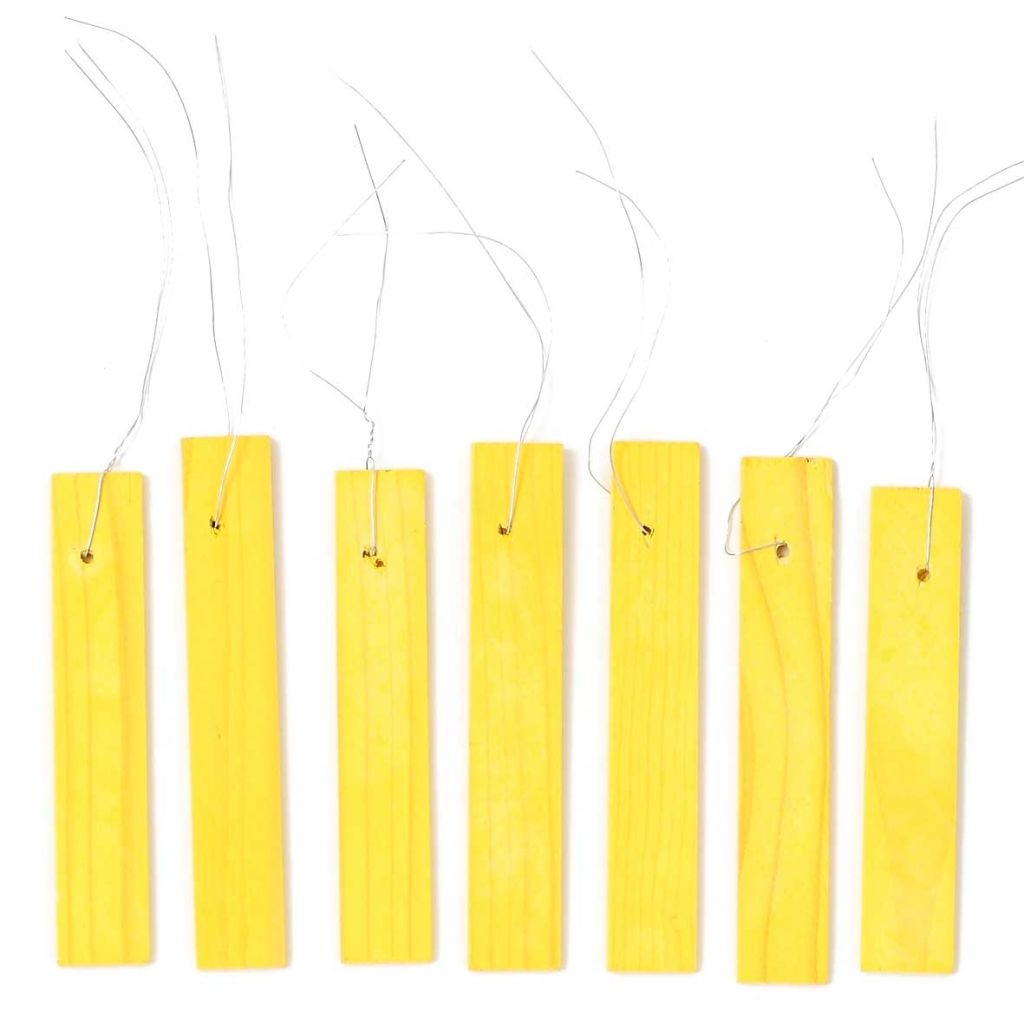 Hängeschild aus gelbem Holz